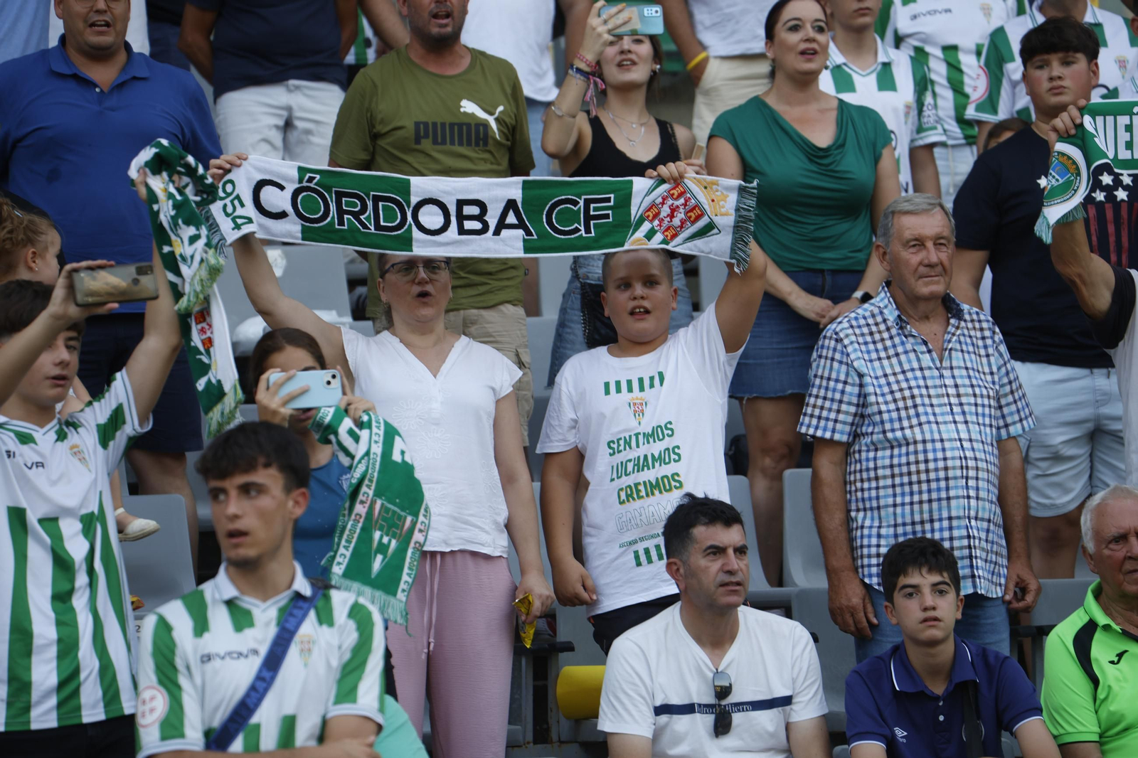 Las mejores fotos del ambientes en El Arcángel para el Córdoba CF - Rayo Vallecano