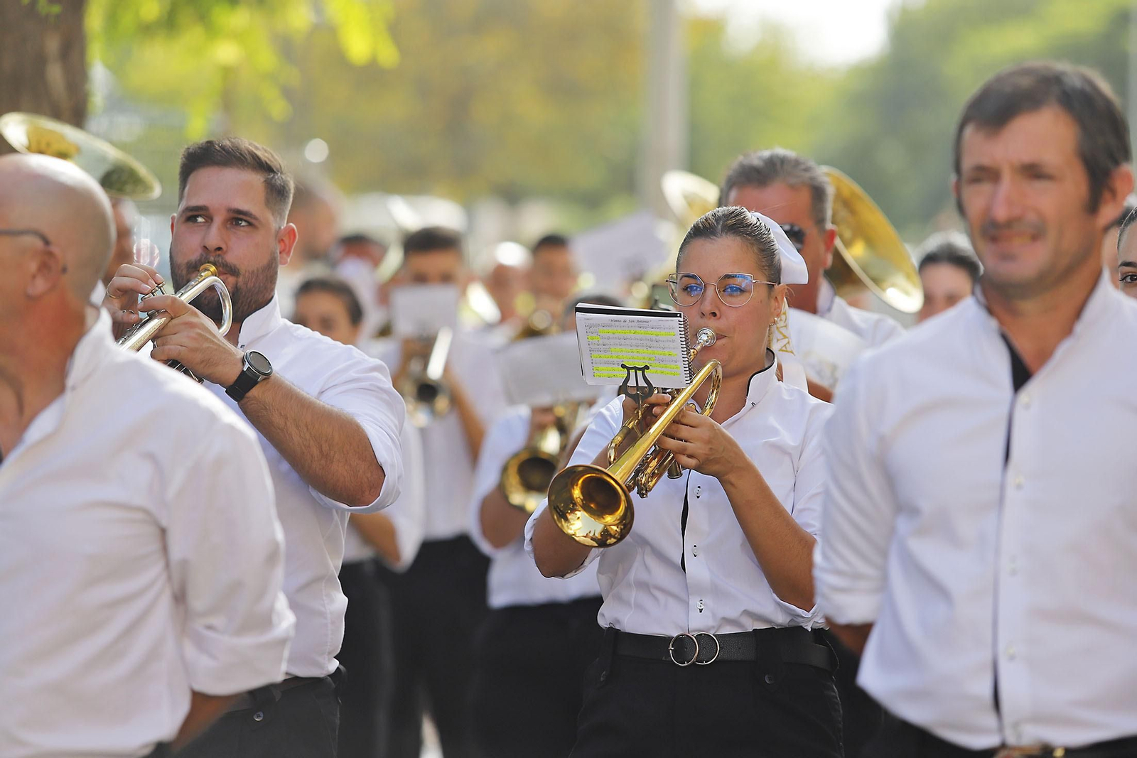 Imágenes de la procesión de San Francisco de Asís por las calles de Pérez Cubillas y bendición de animales y plantas