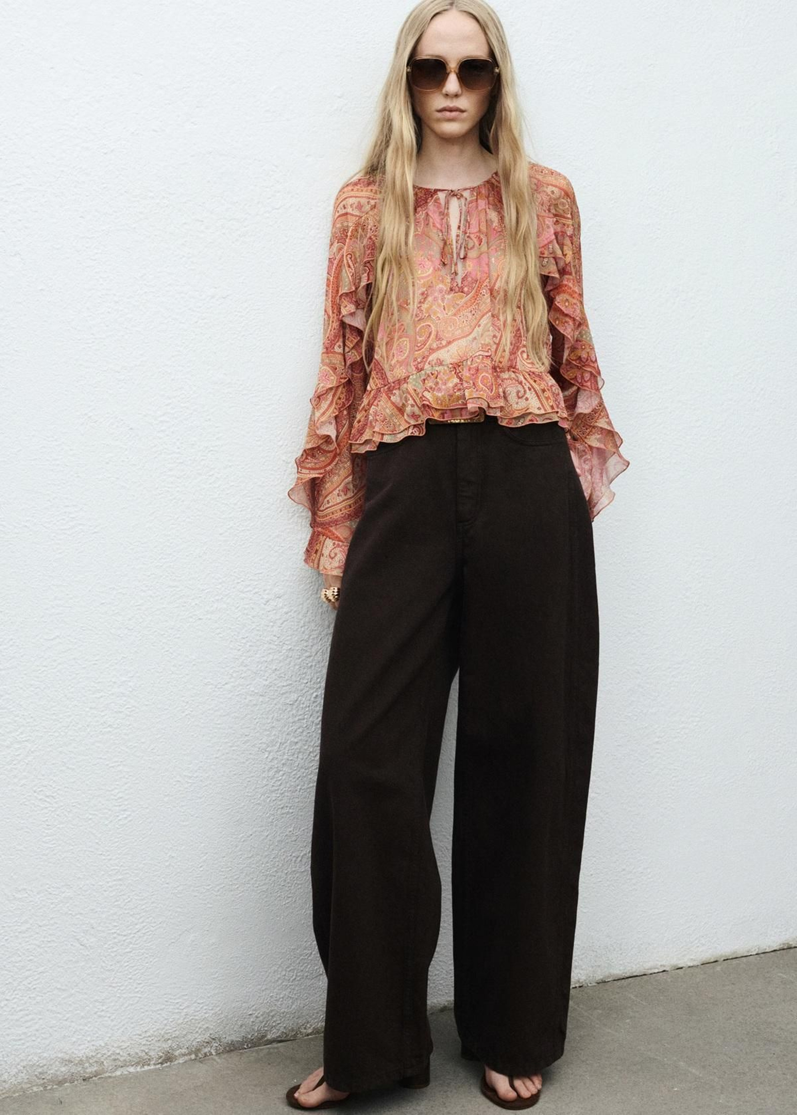 Blusa con volantes de Mango.