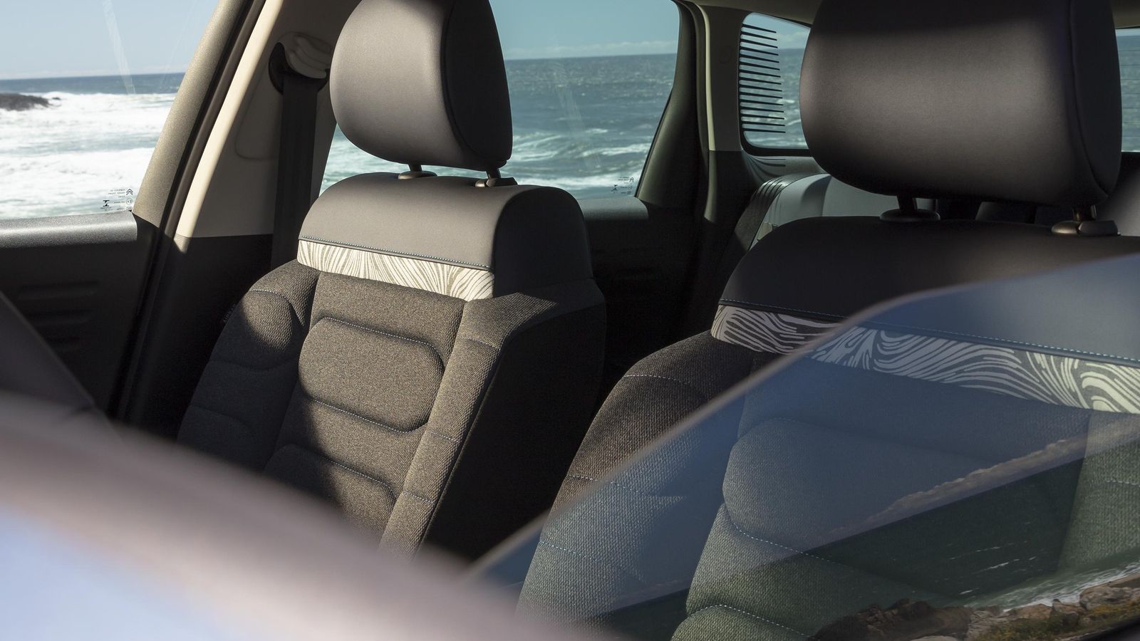 Los elementos decorativos específicos también alcanzan al habitáculo.