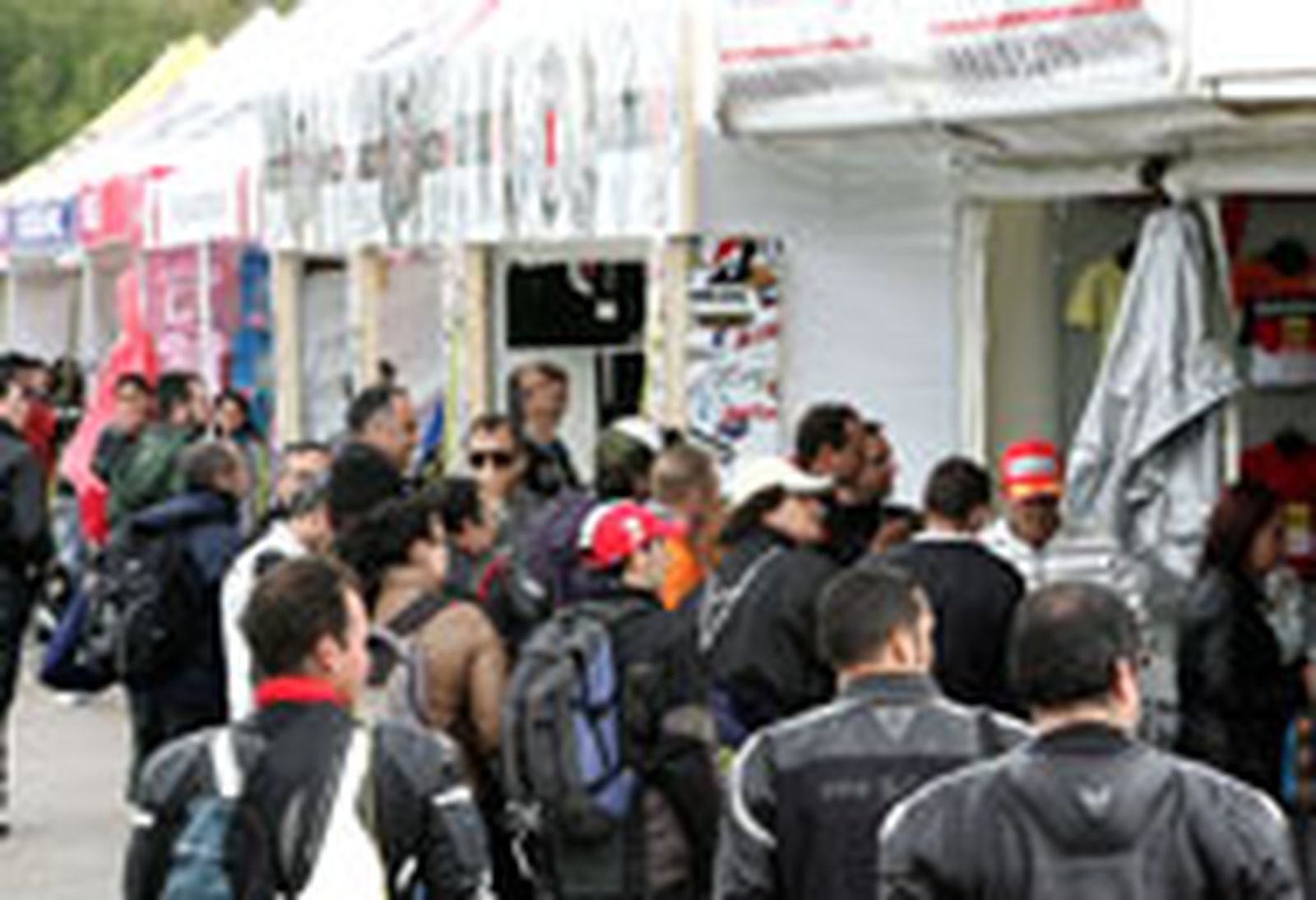 Del bocadillo de filete a 3,5 euros a la camiseta de Ducati por 35