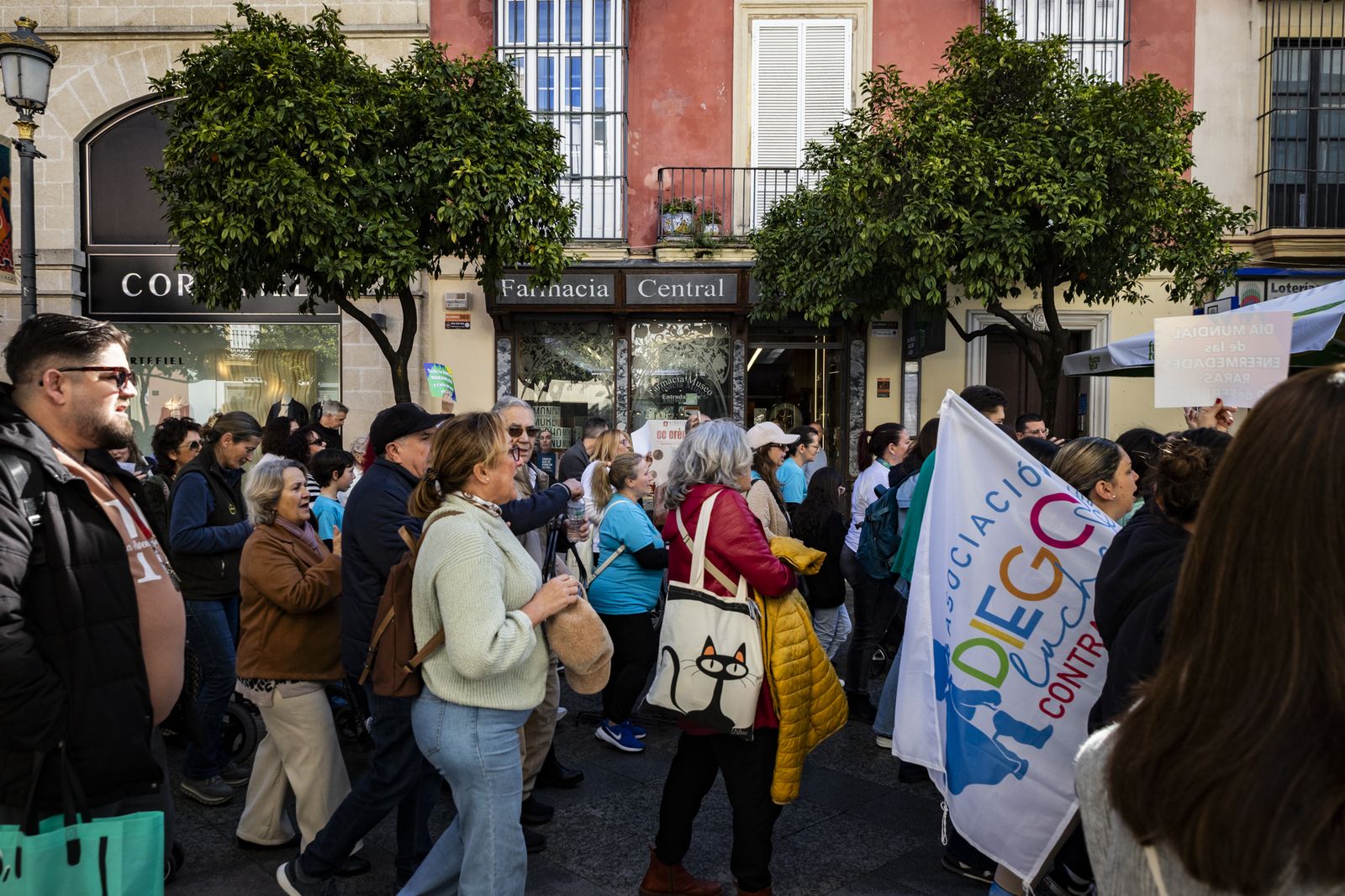 Imágenes de la marcha solidaria de las asociaciones de enfermedades raras en Jerez