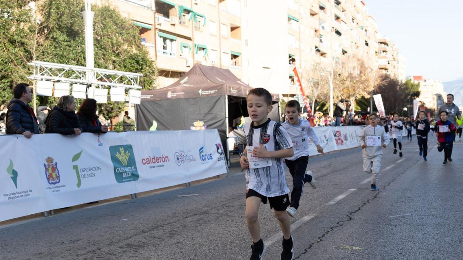 En imágenes: Los niños y niñas de los colegios de Jaén, protagonistas de la San Antón Escolar