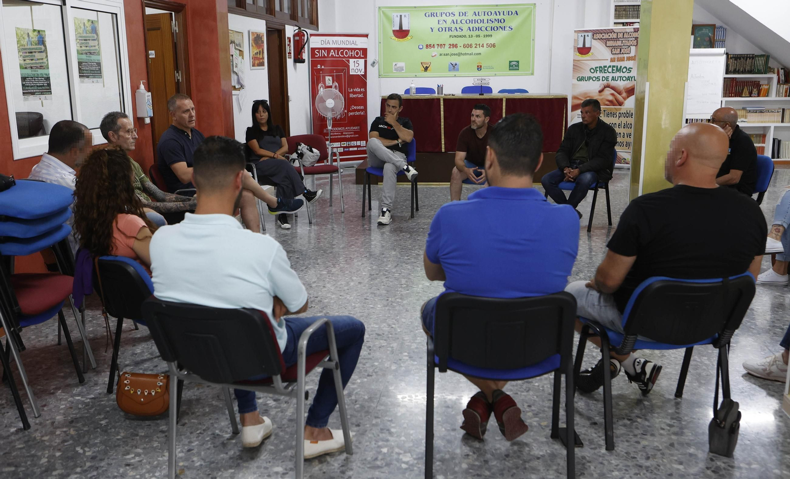 Un grupo de trabajo sobre adicciones.