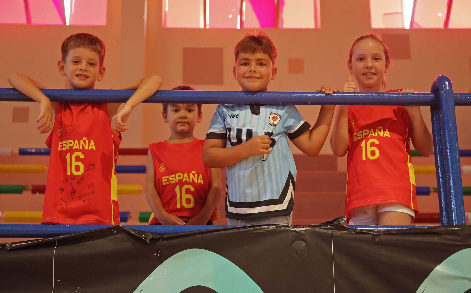 Fotos de la final del Torneo Internacional U20 de baloncesto entre España y Francia en La Línea