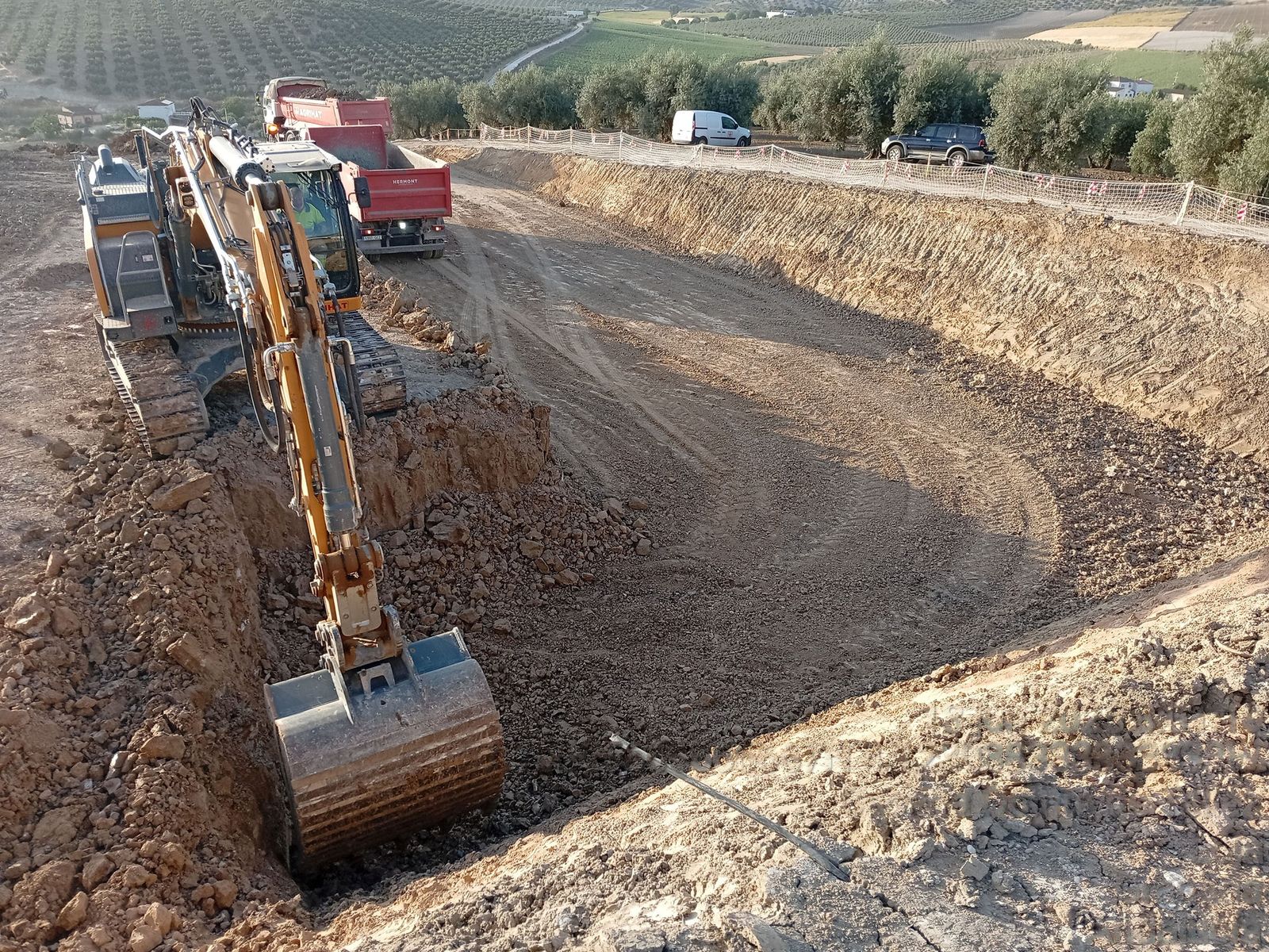 Trabajos de excavación en el tramo A-92 de la Variante de Loja
