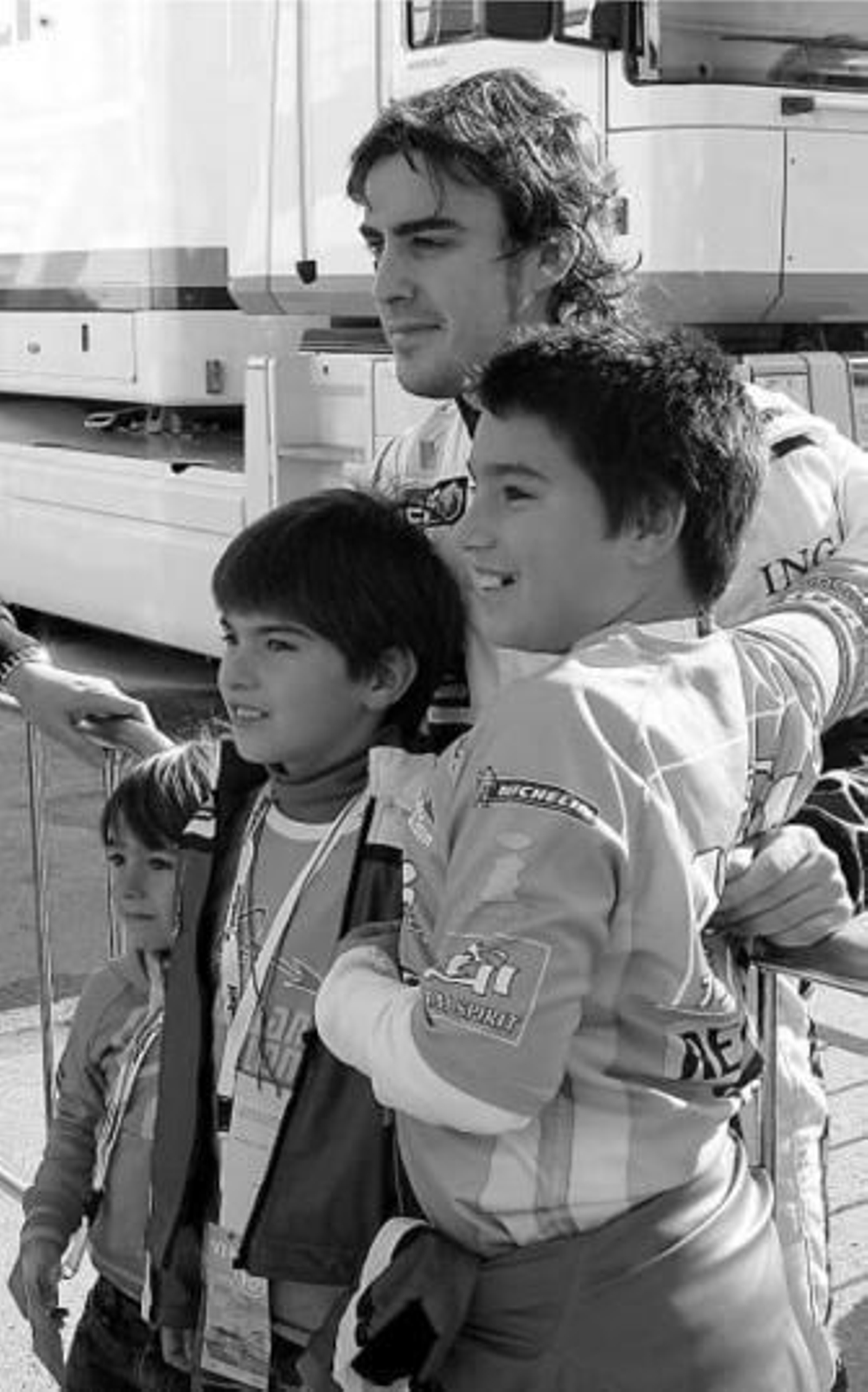 Alonso, subiéndose al piano ayer al atacar la chicane del trazado jerezano, donde se reencontró con el Renault.