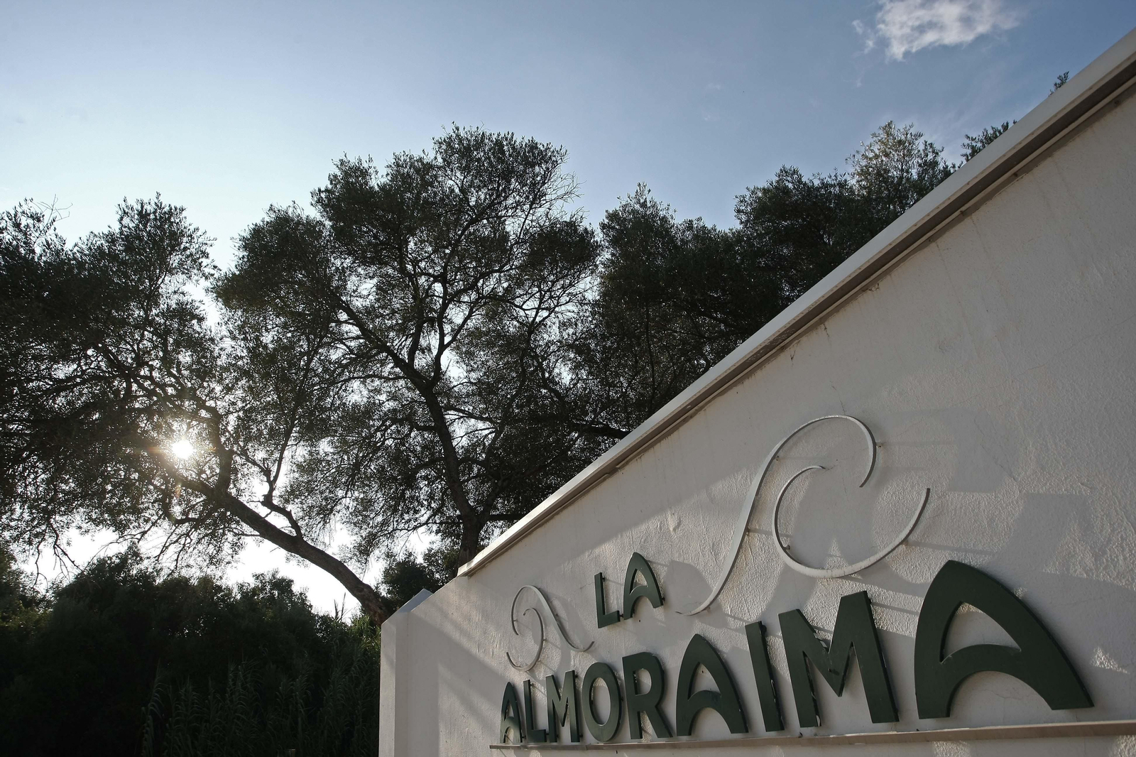 Una de las entradas a la finca pública estatal La Almoraima, en Castellar.