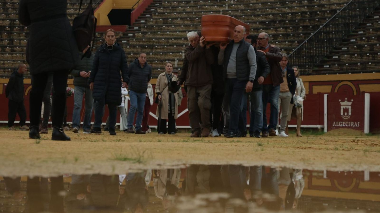 Último adiós al 'Niño de las Coles' con una vuelta al ruedo en la plaza de toros de Las Palomas de Algeciras.