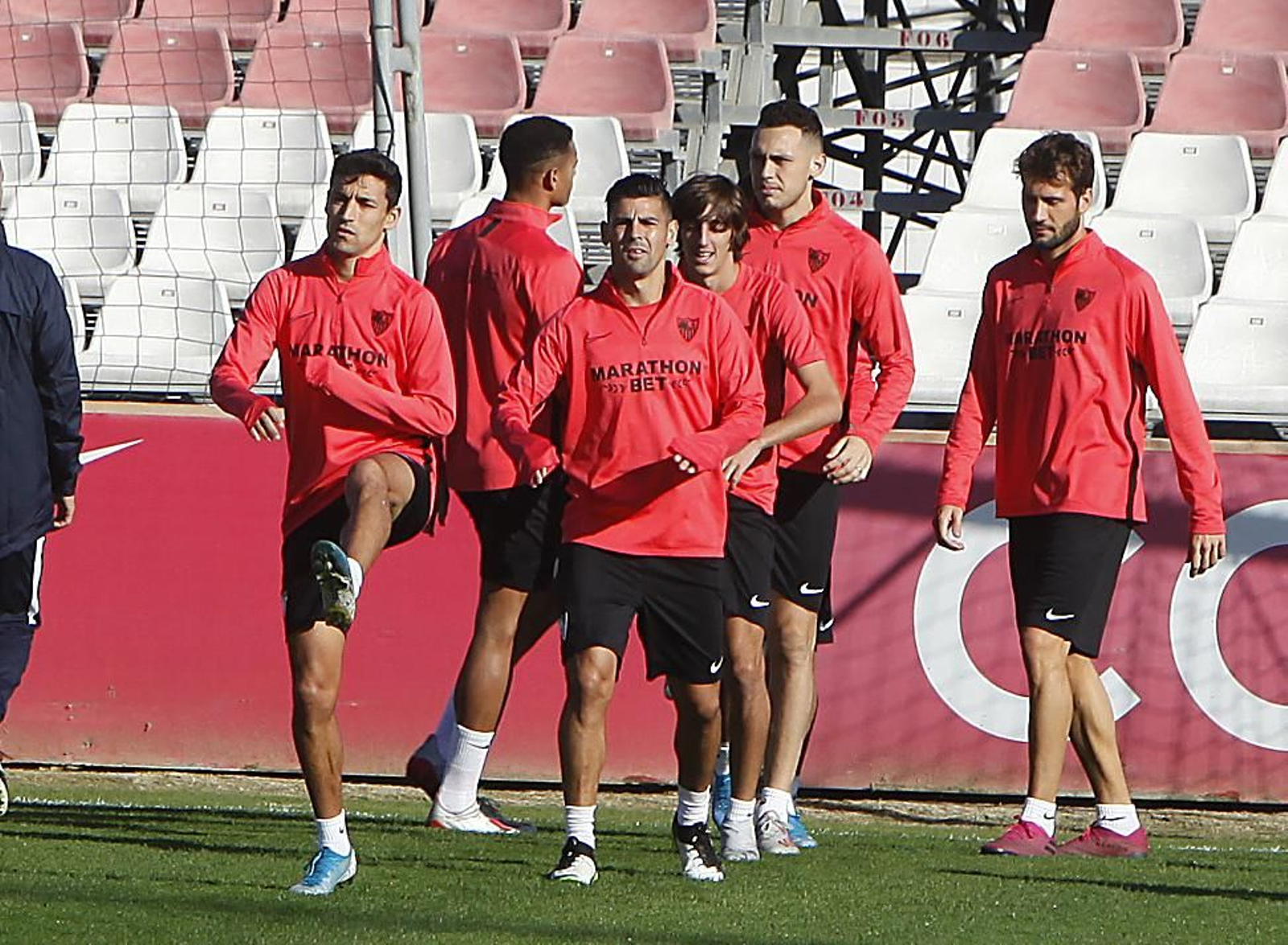 Jesús Navas, Nolito, Bryan Gil, Ocampos y Franco Vázquez, en el entrenamiento de ayer.