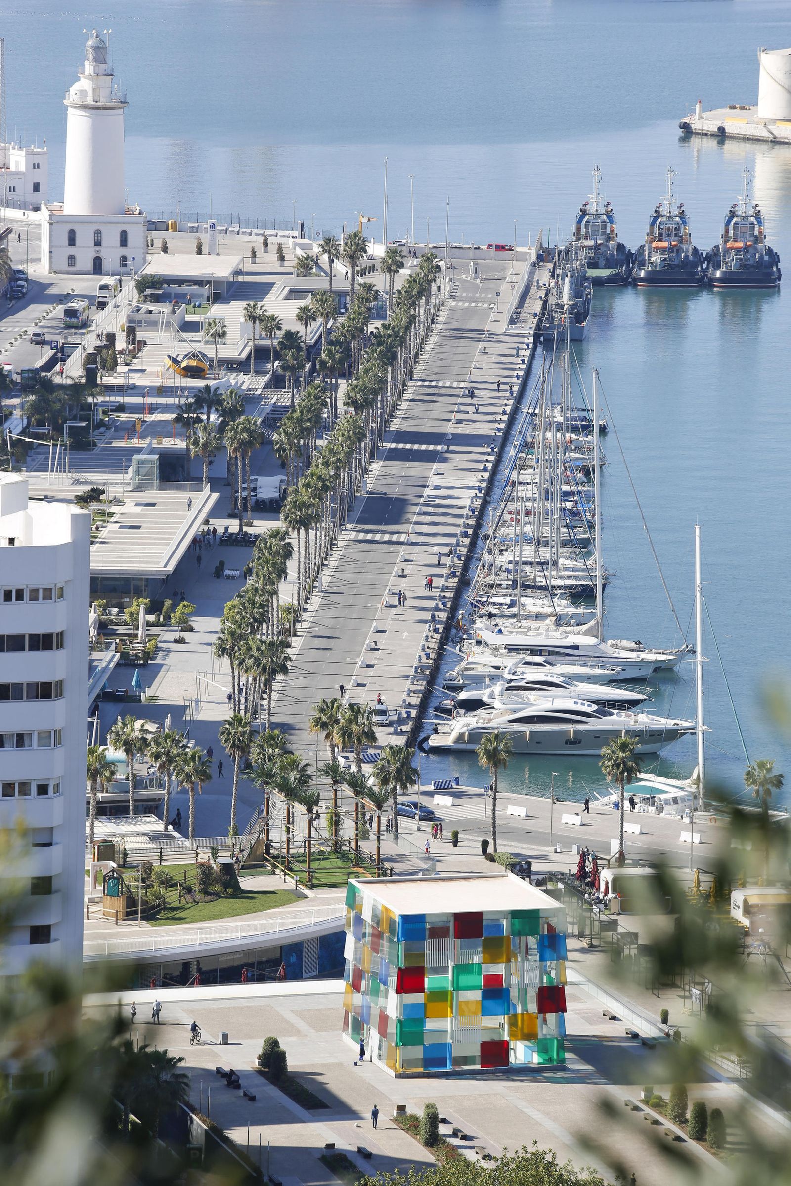 Vista de El Cubo y del Muelle Uno, al fondo.