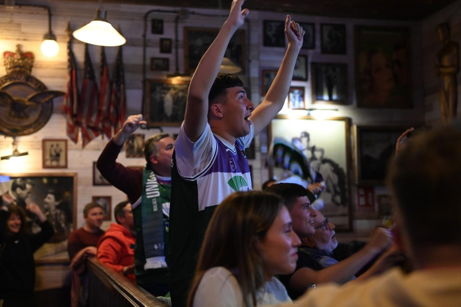 La fiesta del Le Grand Café del Centro con el Unicaja, en imágenes