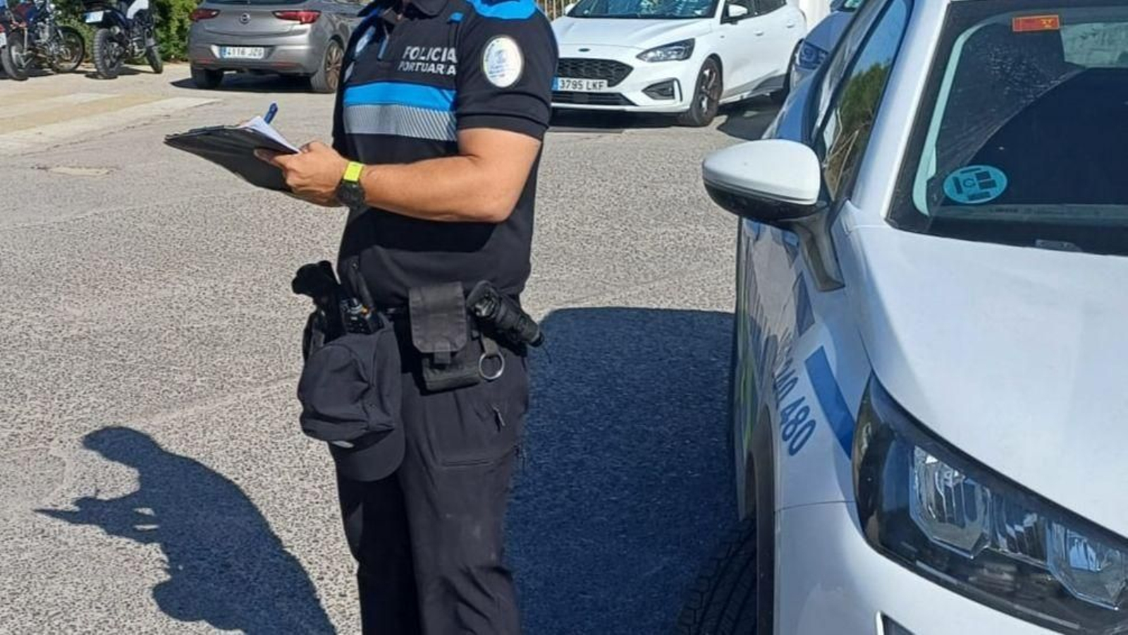 Un agente de la policía portuaria.