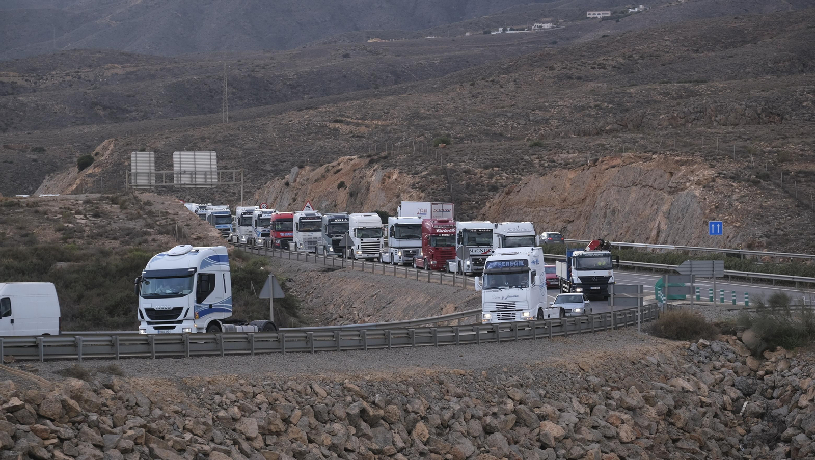 Fotogalería de la protesta de los camioneros de Almería