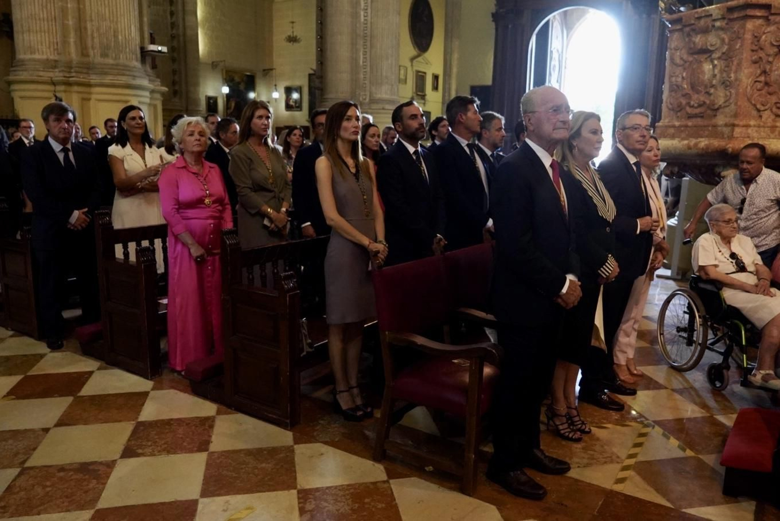 Las fotografías de la ofrenda floral y la misa por la Virgen de la Victoria en Málaga