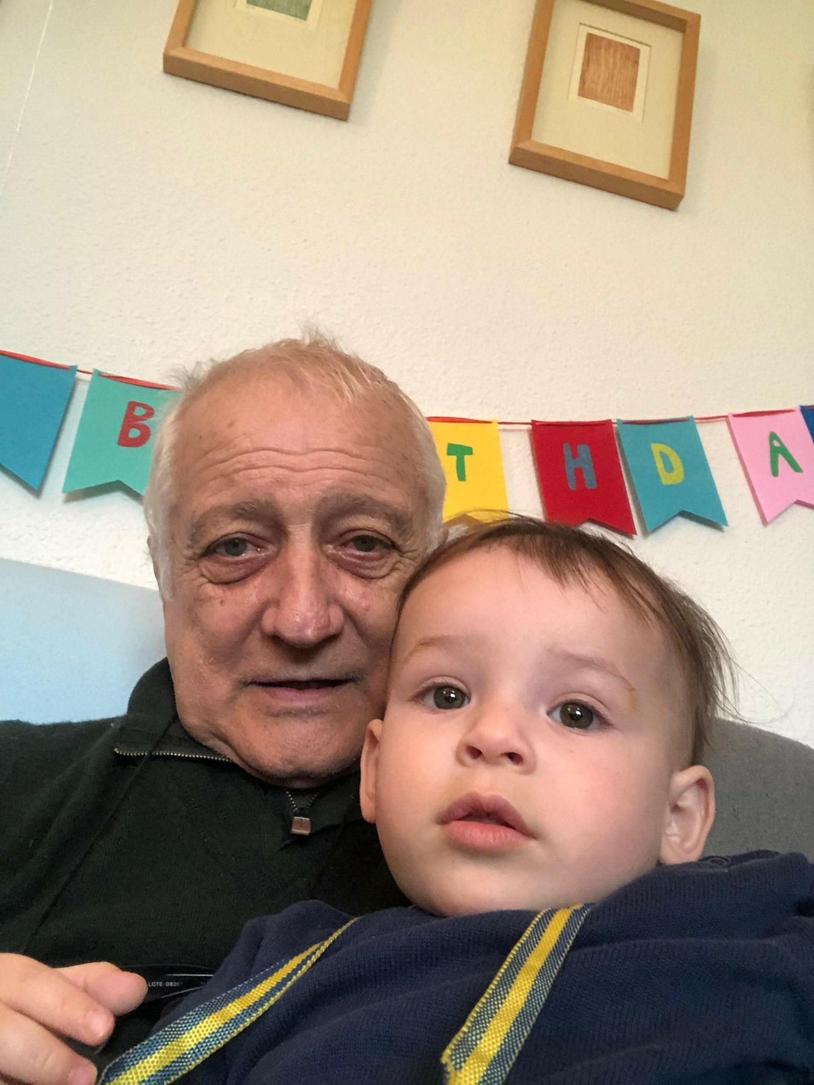 Tato Rébora, con su nieto.