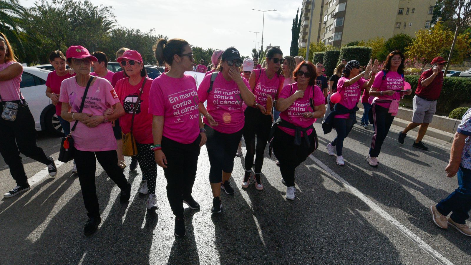 Las fotos de la Marcha contra el cáncer de mama en Algeciras
