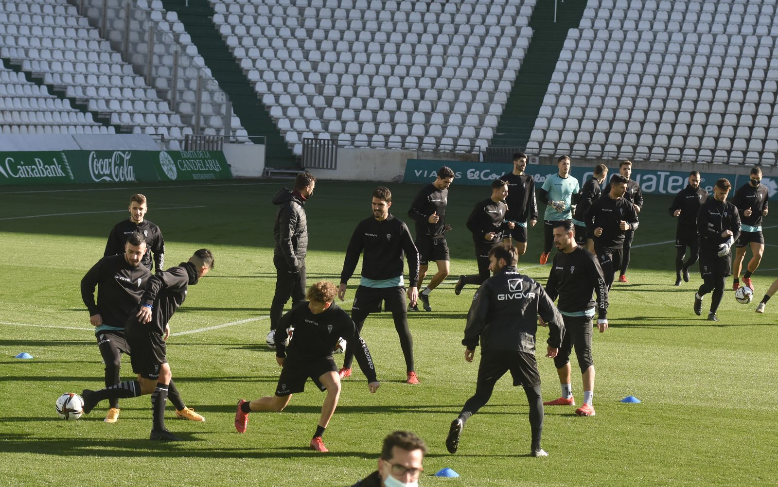 El regreso al trabajo del Córdoba CF tras el parón navideño, en imágenes