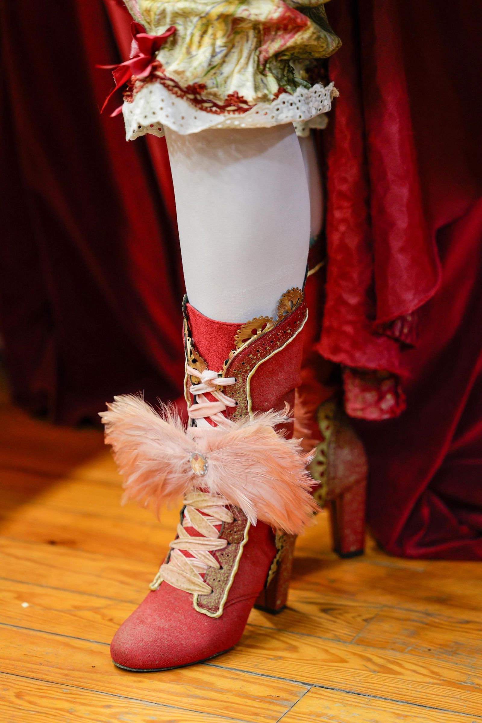 Zapatos de una de las componentes de la comparsa