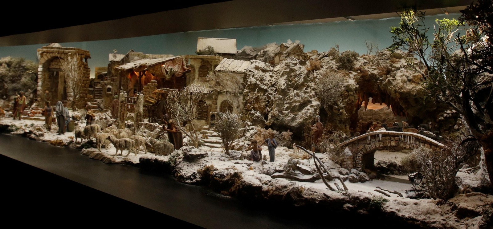 El belén de estilo nórdico de la Fundación Cajasol, en fotografías