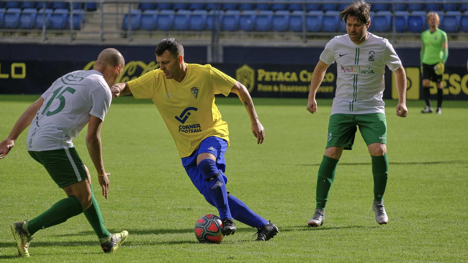 Partido de fútbol a beneficio de la Asociación de Reyes Magos en Carranza