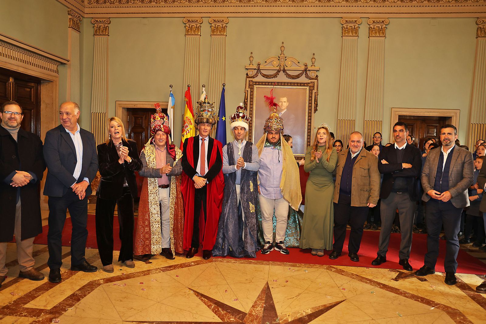 Sus Majestades Los Reyes Magos son coronados en el Ayuntamiento de Huelva