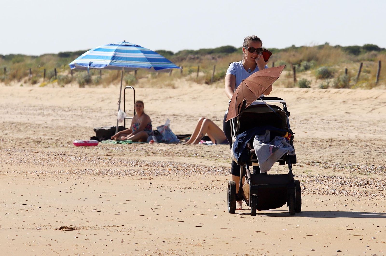 Imágenes de la playa de Punta Umbría en la fase 1 de la desescalada