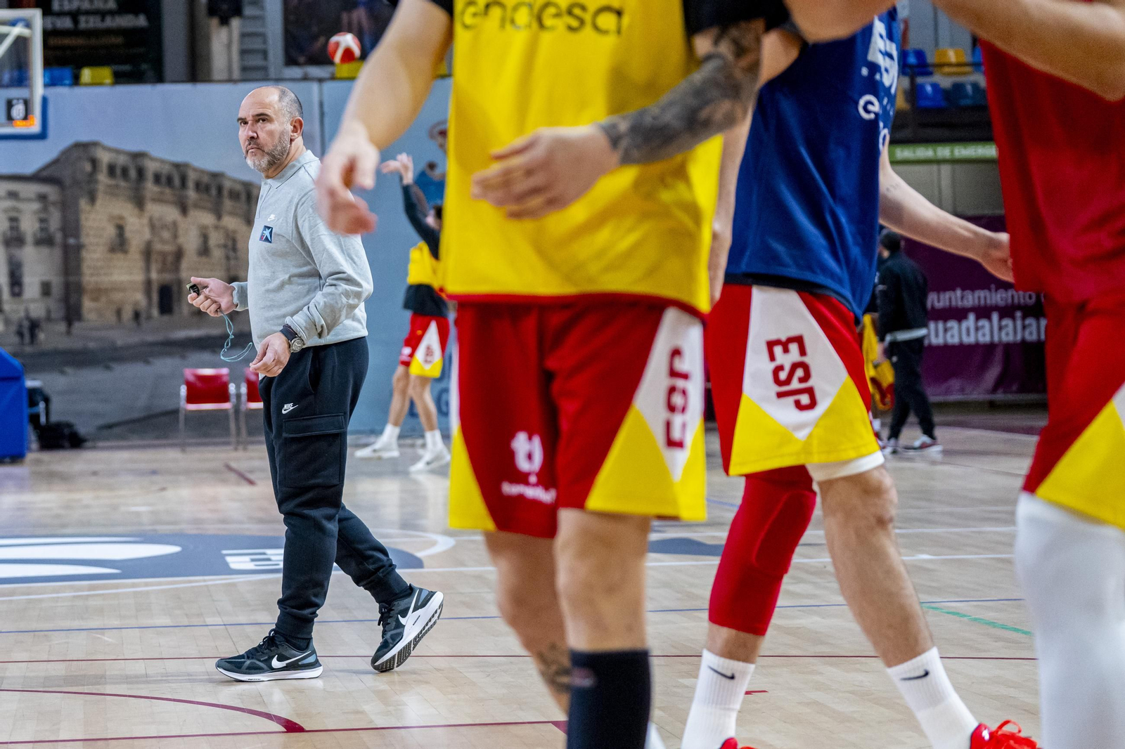 Alberto Díaz, Francis Alonso y Paco Aurioles, en la primera España de Chus Mateo