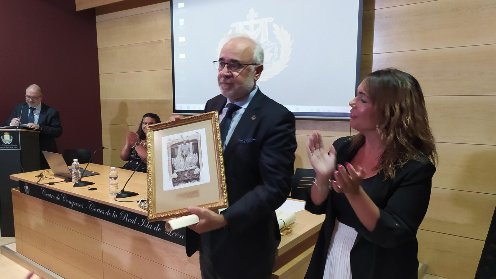 Homenaje a los hermanos más antiguos de la Soledad en San Fernando