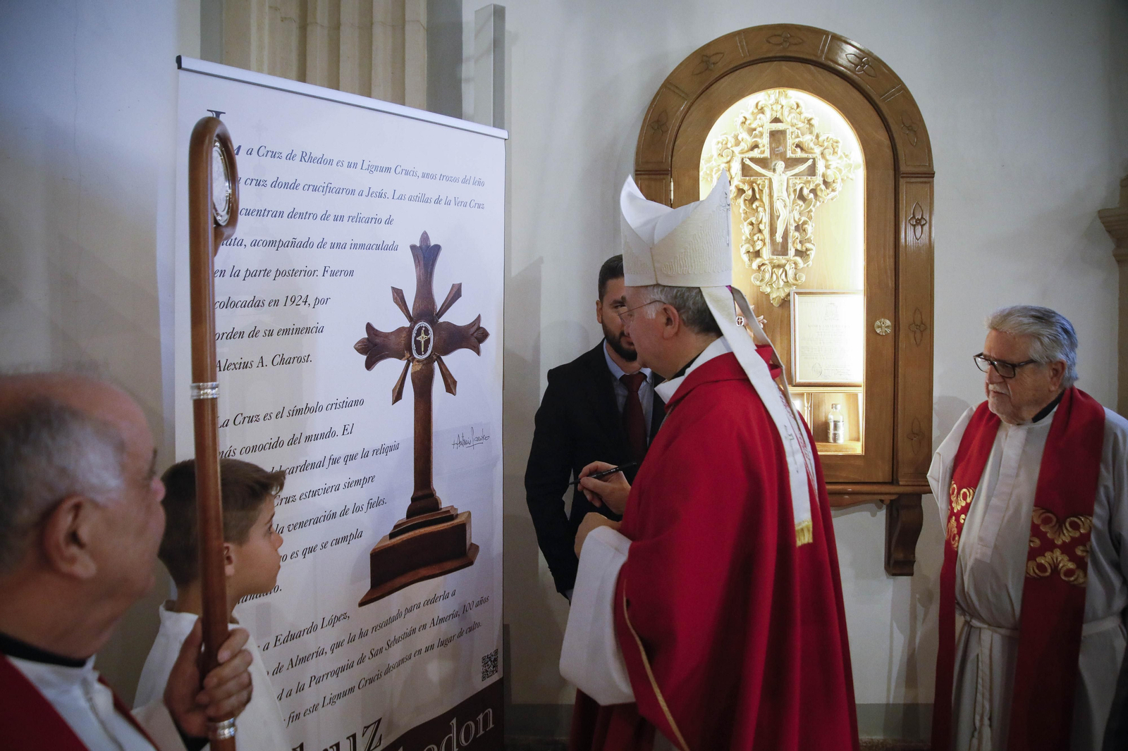 Así fue el Lignum Crucis en la Iglesia San Sebastián, en imágenes
