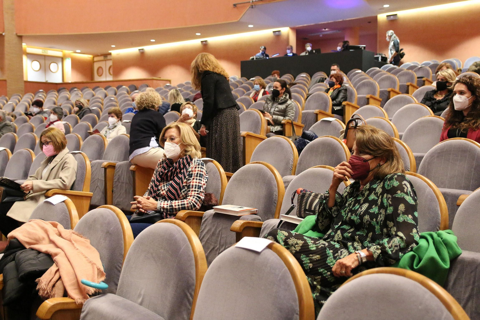 Fotogalería Diario de los Libros, con Marta Robles y su obra 'Pasiones carnales'