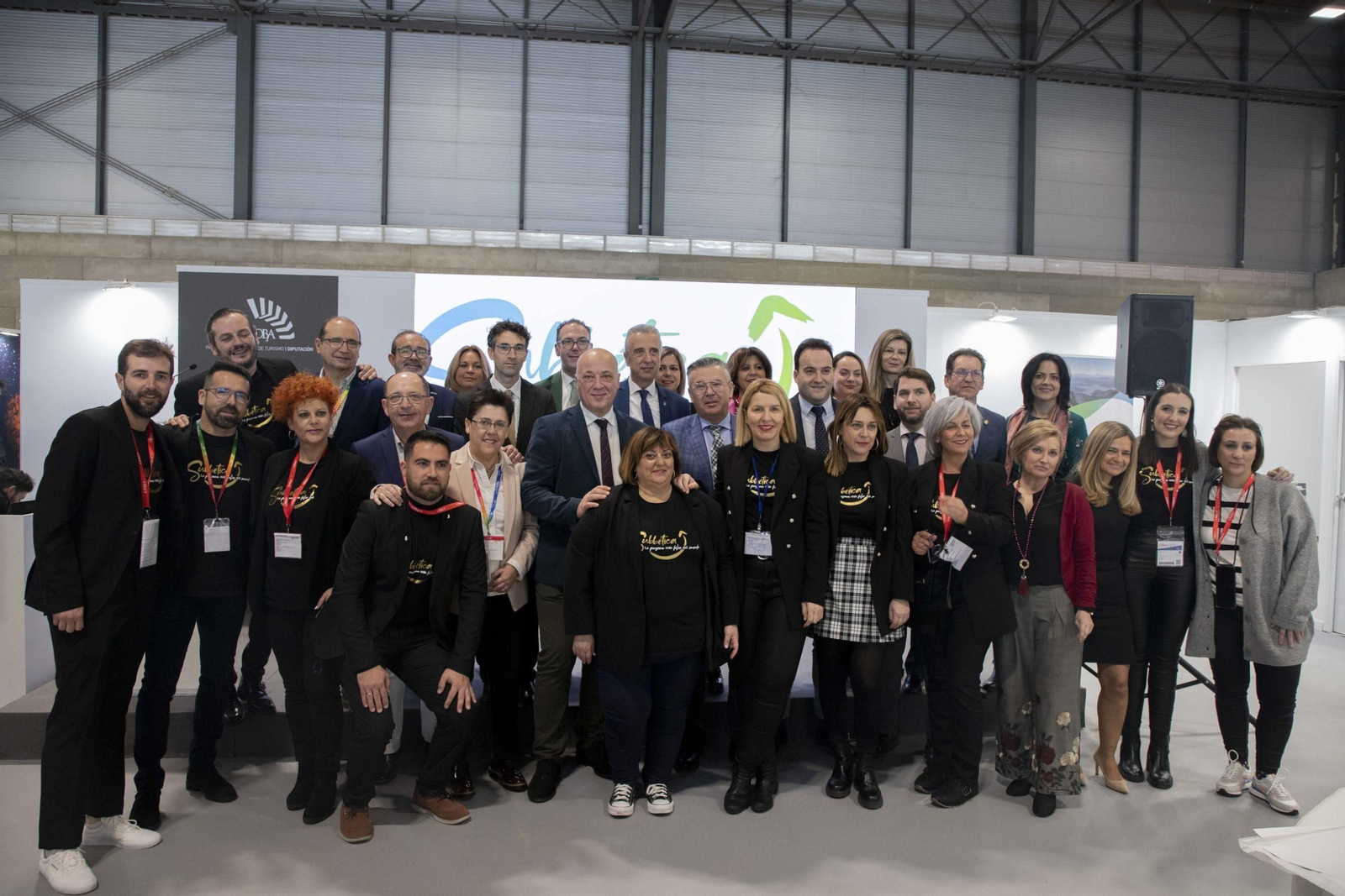 Foto de familia en una de las presentaciones del stand de la Diputación. Foto de familia en una de las presentaciones del stand de la Diputación.
