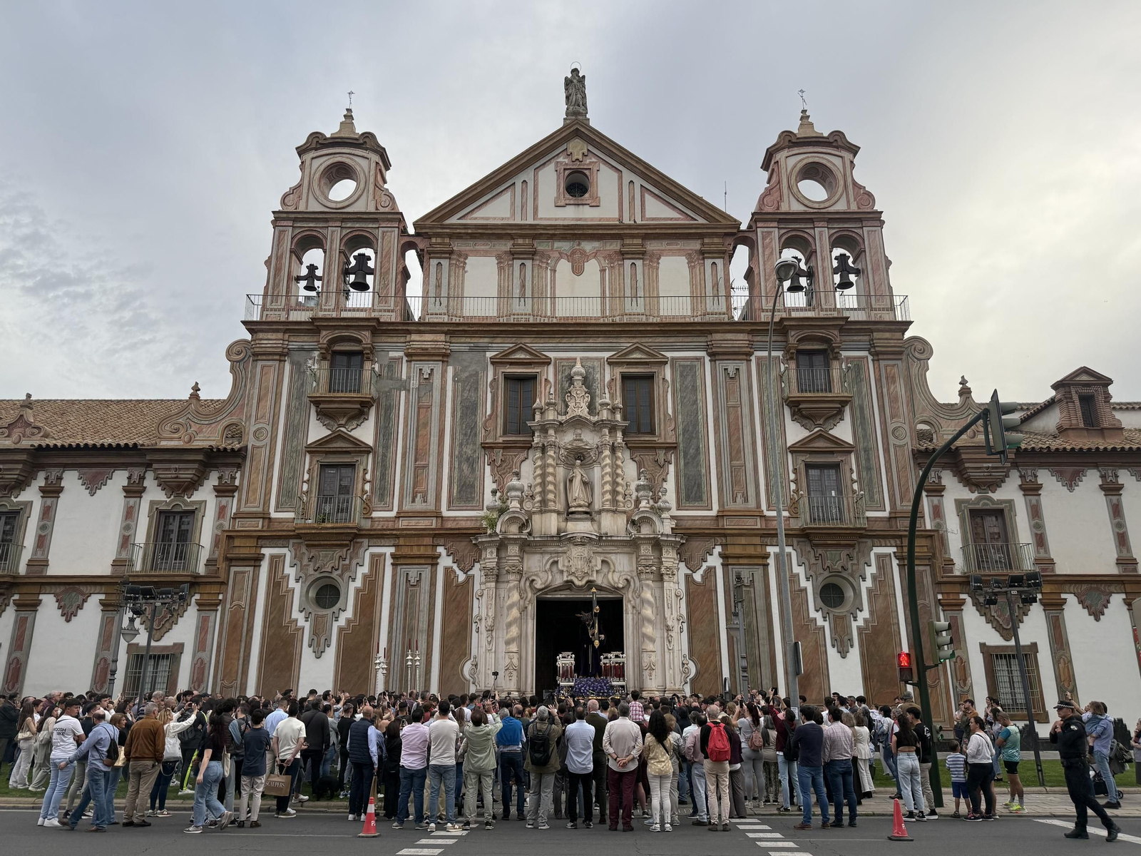 El vía crucis del Señor del Soberano Poder de Córdoba, en imágenes