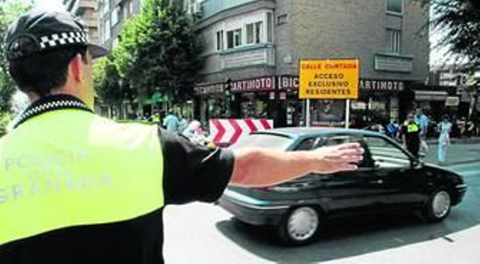 La Junta pagaba los sueldos de los técnicos municipales encargados de tramitar los permisos de los vehículos afectados por las obras.