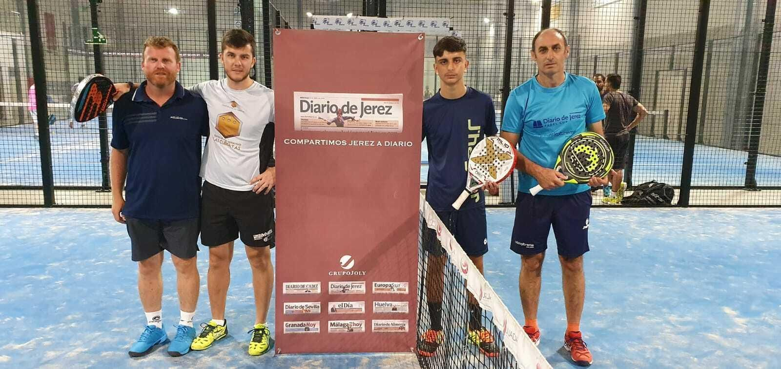 Las parejas Ruiz-Capdevila y Torti-Poyatos, antes de comenzar su partido.