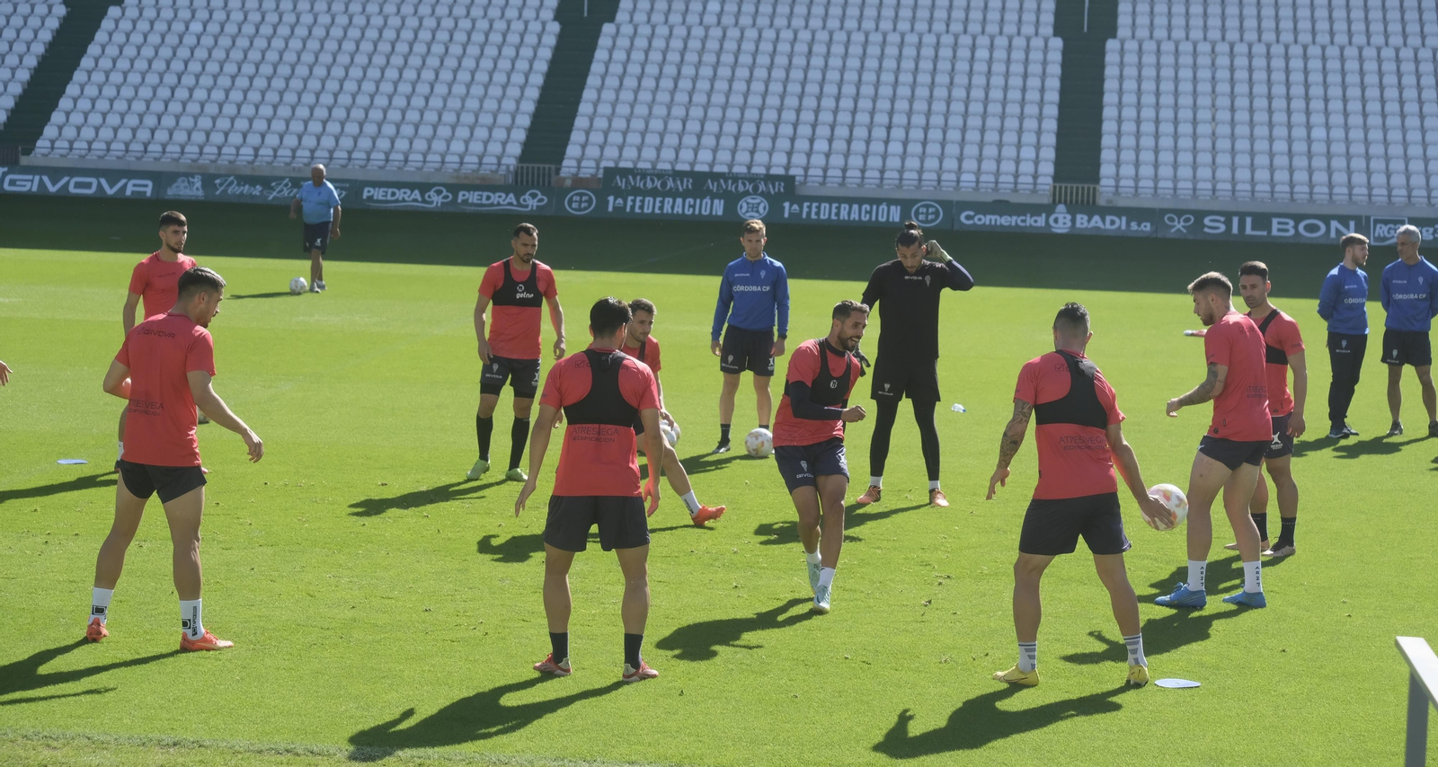 El primer entrenamiento de Manuel Mosquera como técnico del Córdoba CF, en imágenes