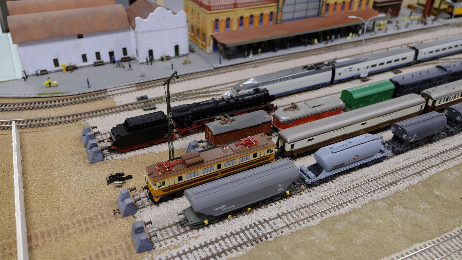 Jornada de puertas abiertas de la Asociación de Amigos del Ferrocarril de Almería (ASAFAL), en imágenes