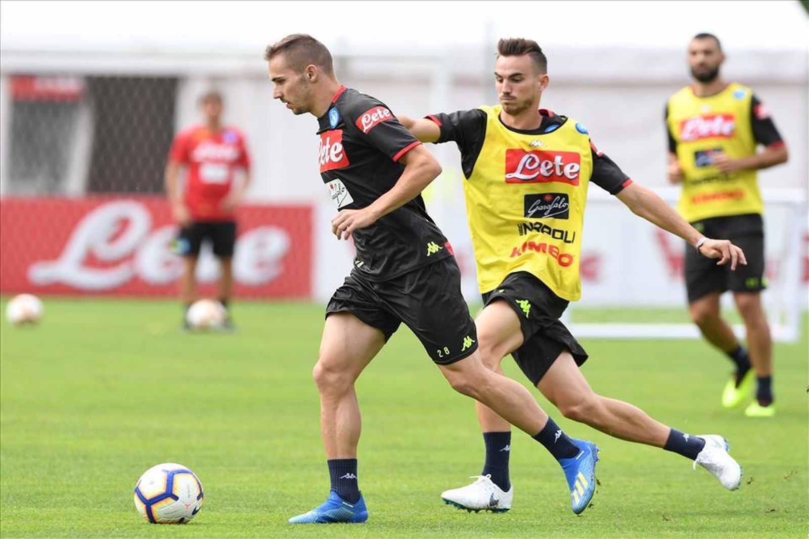 Fabián, en un entrenamiento del Nápoles.