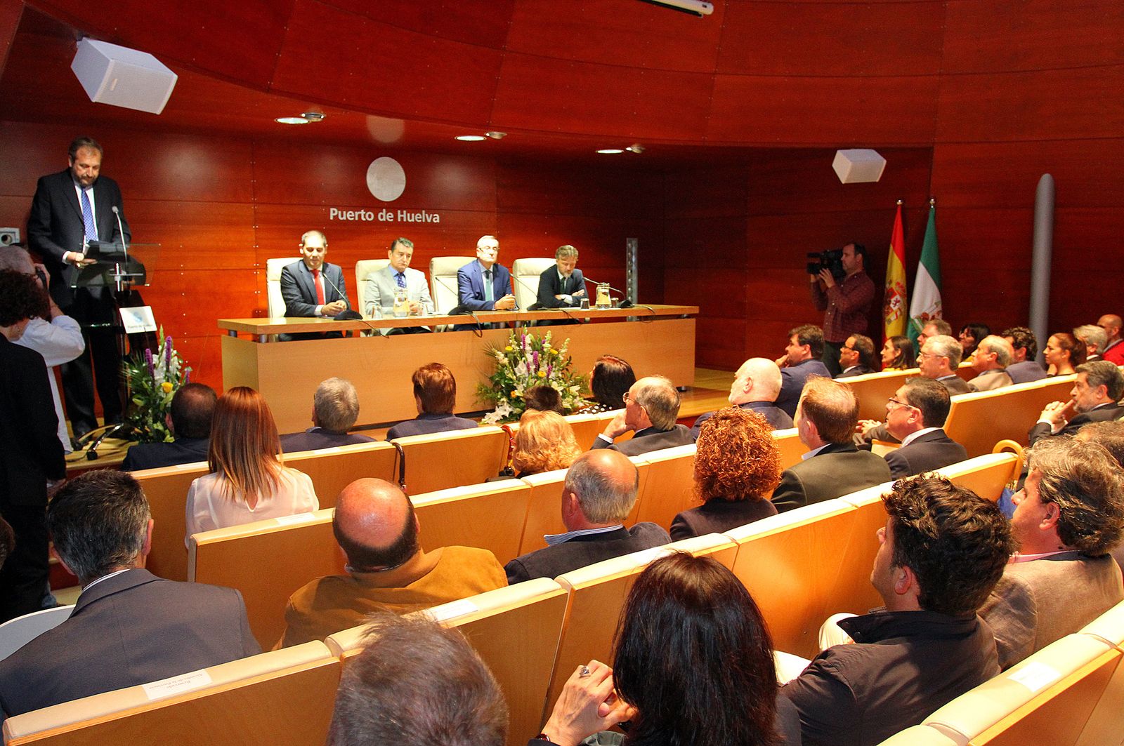 Imágenes de la toma de posesión del nuevo presidente del Puerto de Huelva, José Luis Ramos.