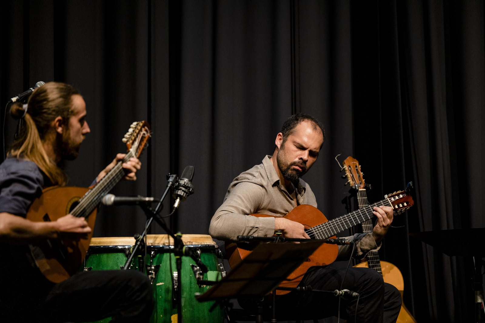 Carlos Cortés durante un concierto en El Puerto.