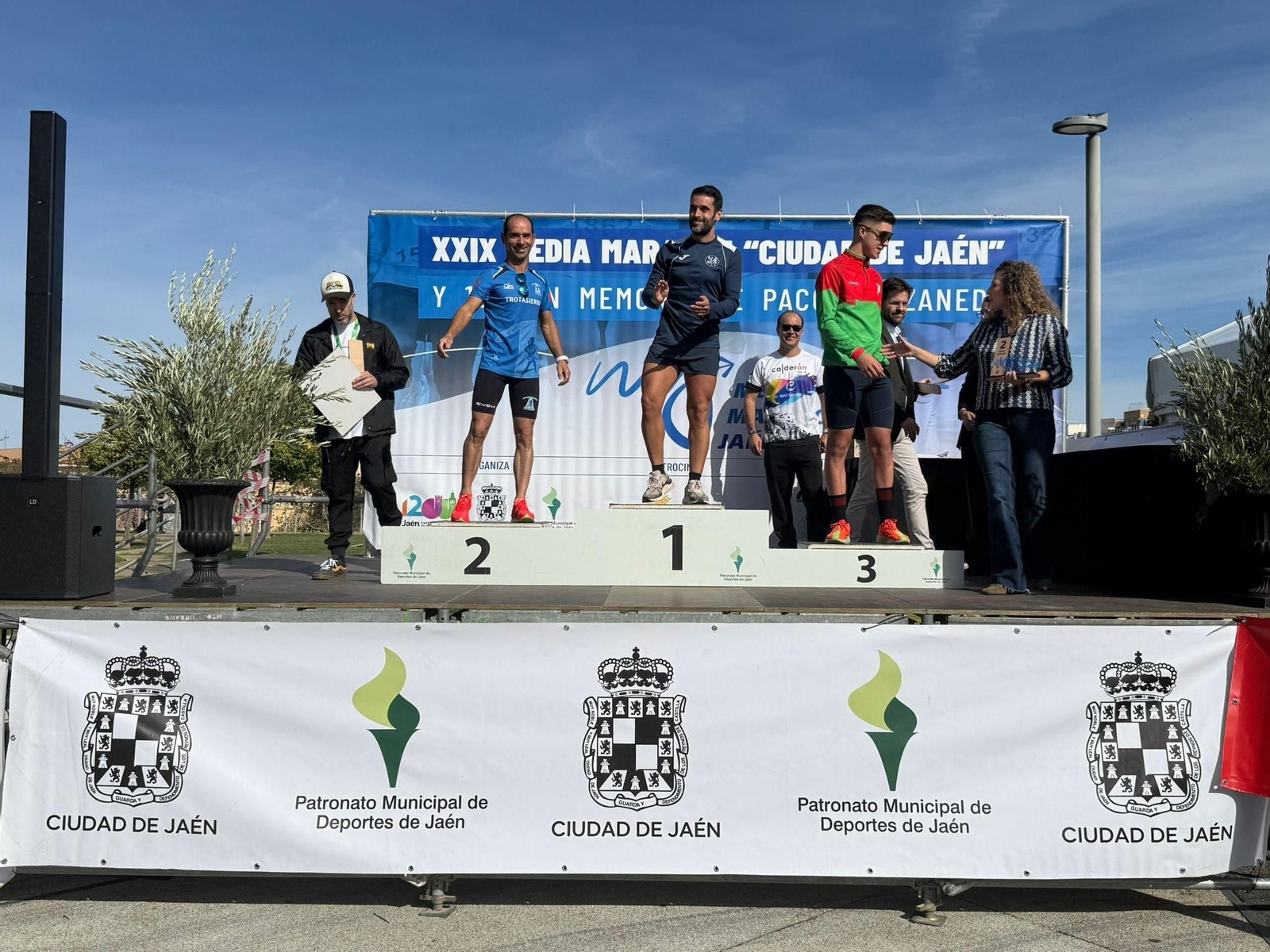 En imágenes: multitudinaria e histórica XXIX Media Maratón 'Ciudad de Jaén' y 10k en memoria de Paco Manzaneda