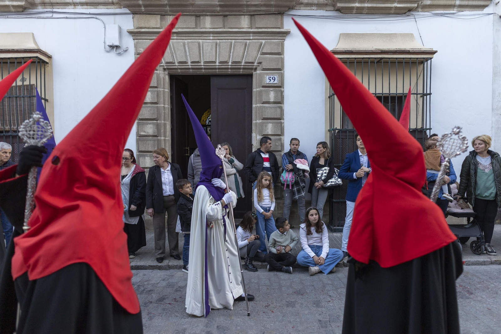 Imágenes de la salida de Santo Entierro en la Semana Santa de El Puerto 2025