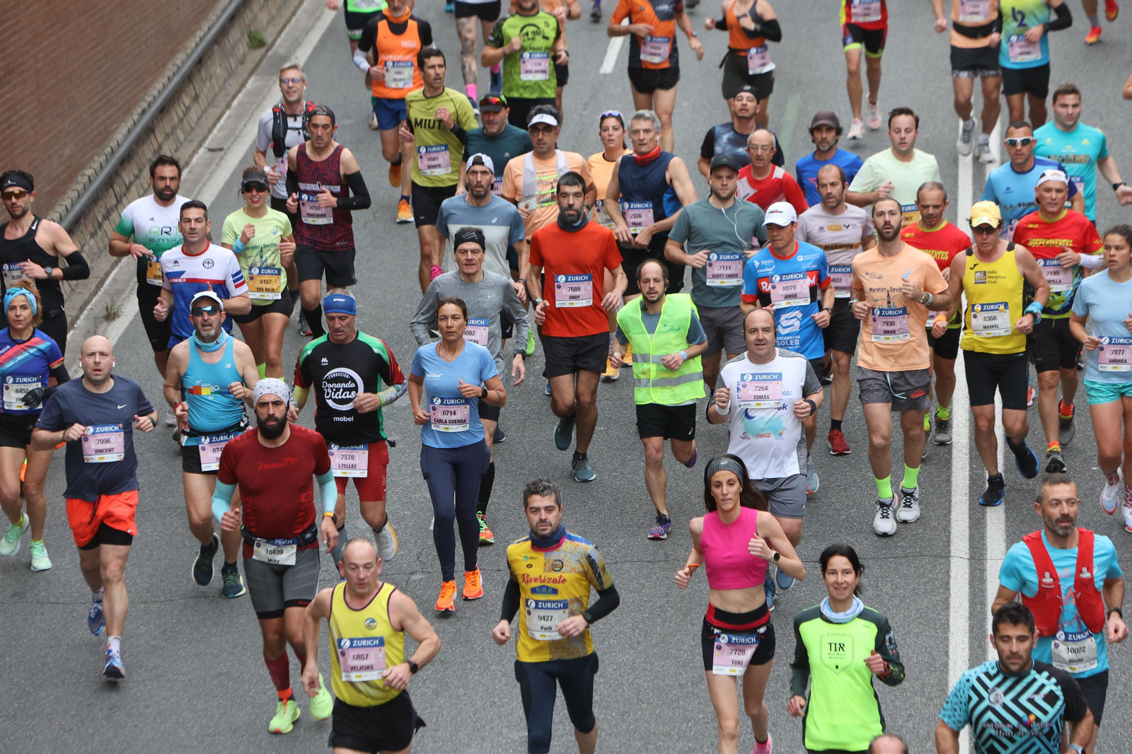 Búscate en la maratón de Sevilla 06