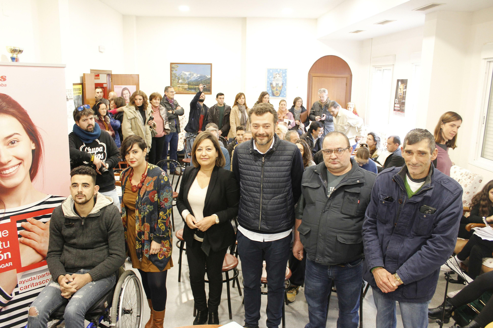 Foto de familia de la jornadas de puertas abiertas de Cáritas
