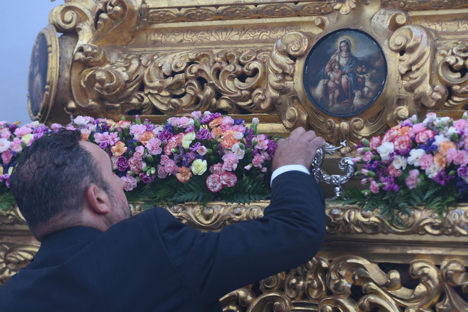 Las mejores imágenes de la procesión de la Divina Pastora de Capuchinos por las calles de Córdoba