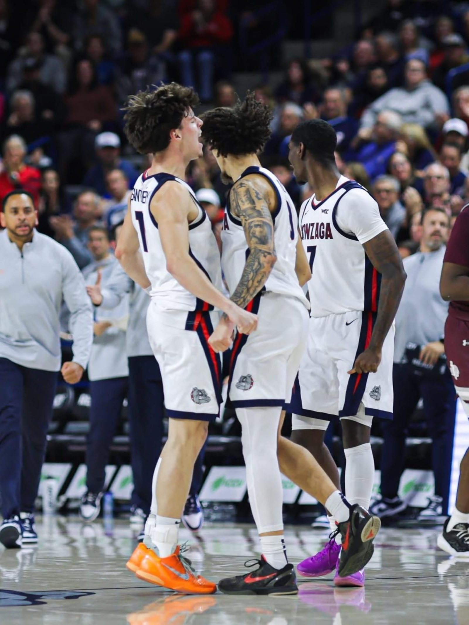 NCAA: Mario Saint-Supéry y Guille del Pino debutan con victoria