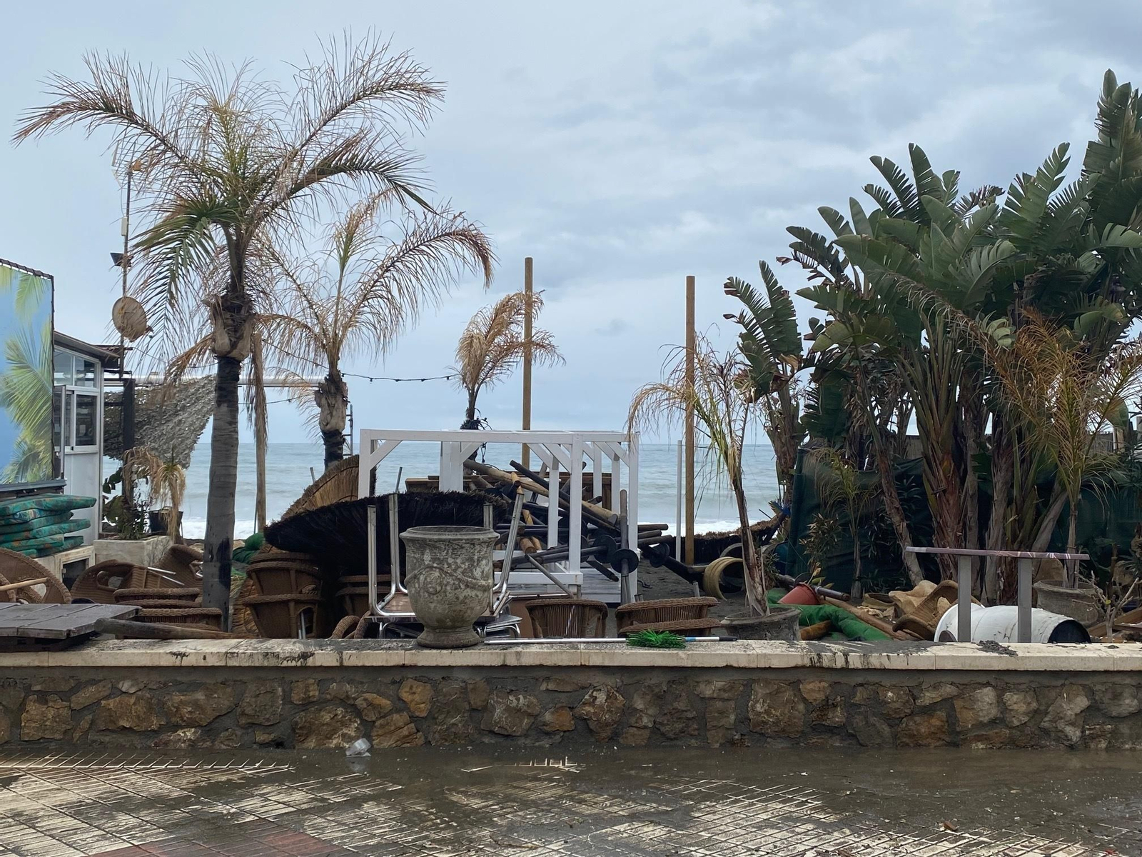 Los destrozos del temporal en las playas de la Axarquía, en fotos