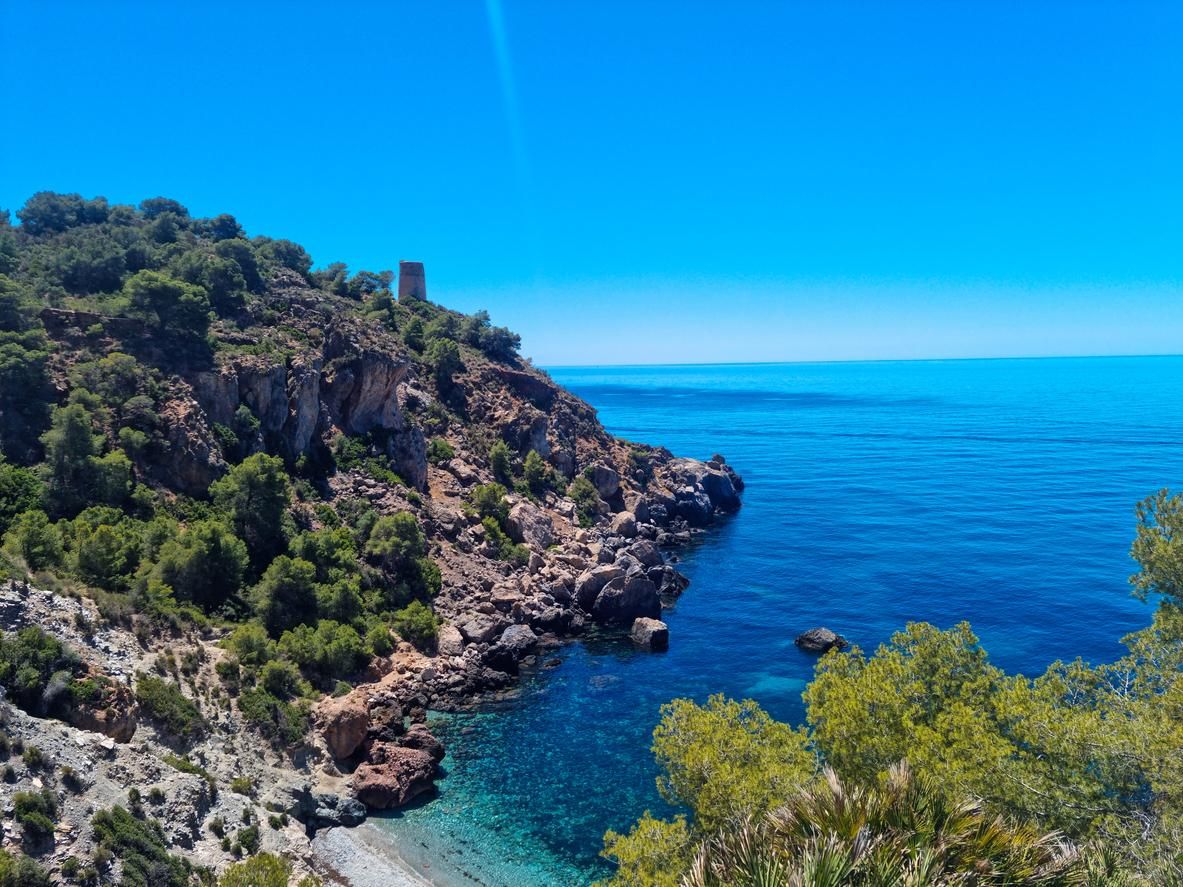 Las calas escondidas de Málaga que ni Google Maps puede encontrar: "Las playas donde el verano aún es auténtico"