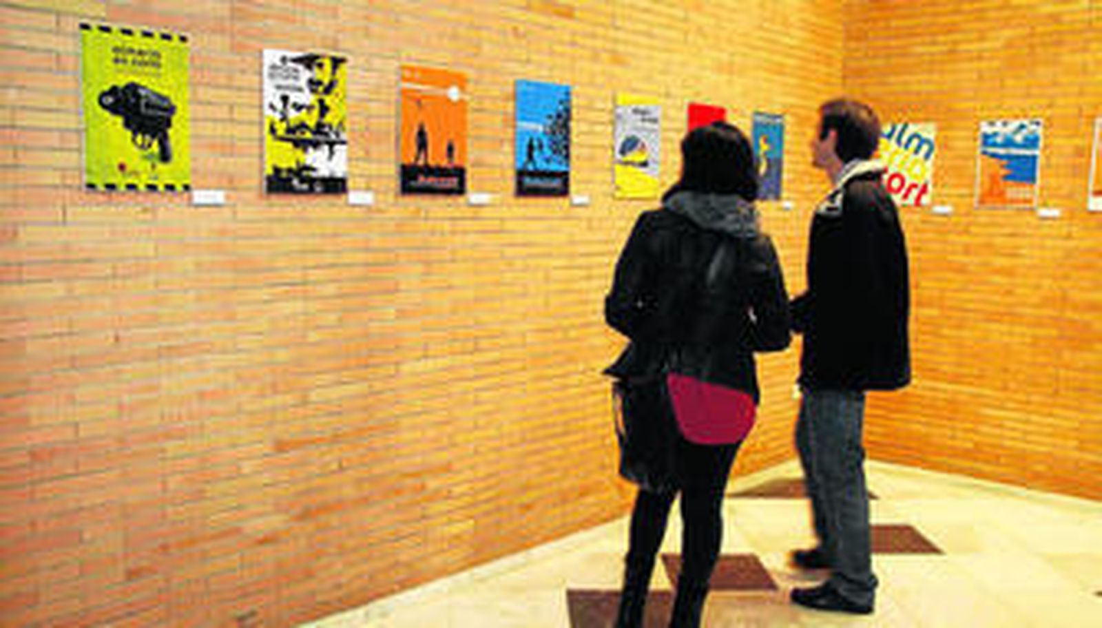 La muestra de los carteles presentados al concurso de la imagen corporativa del festival ofrece una variedad muy interesante de propuestas.