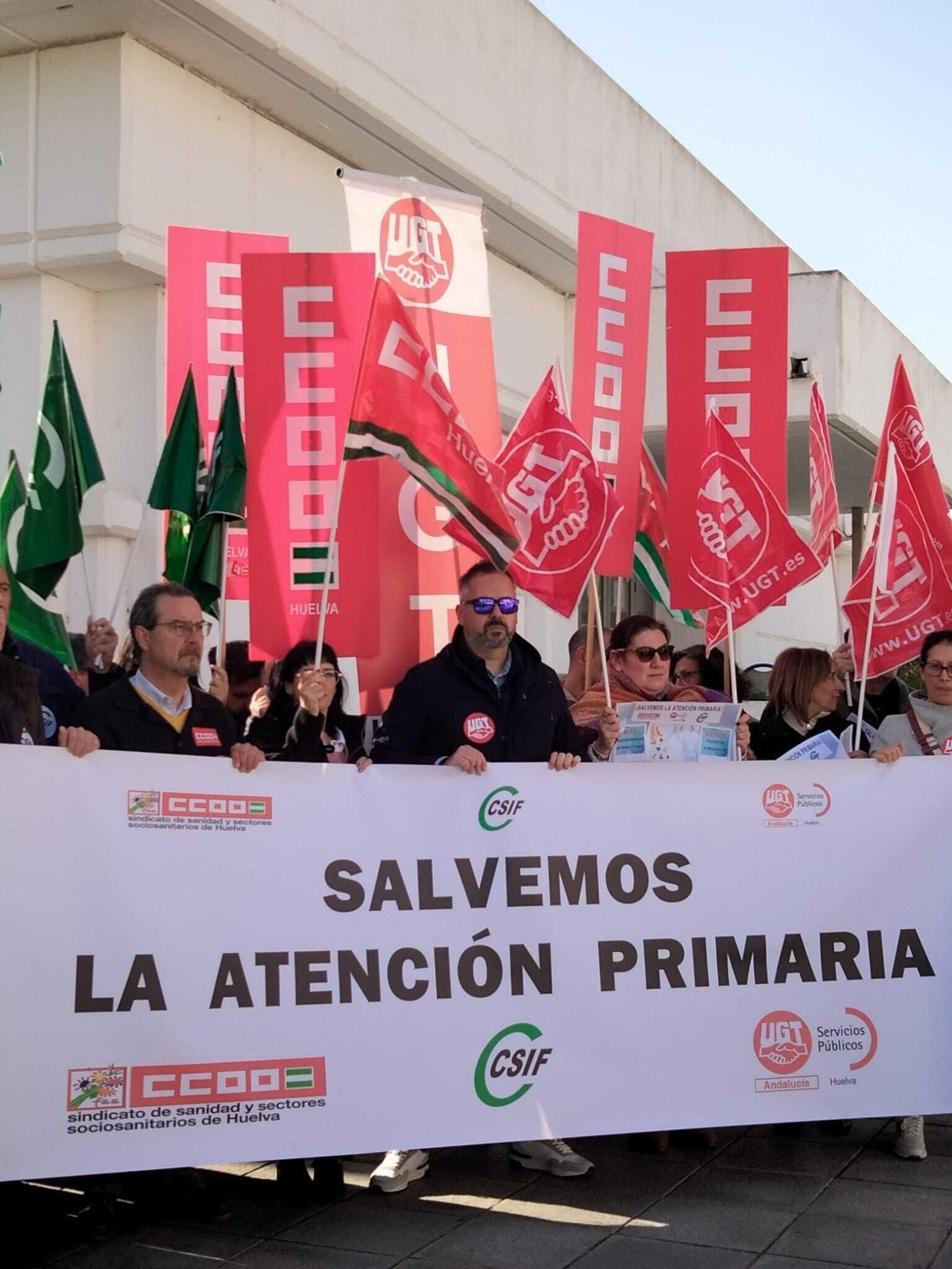Los sindicatos piden "solución negociada a la grave situación" de la primaria y retirar la orden que "privatiza consultas"